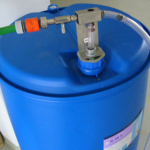 Fassdosierer für 120 und 210 Liter Fässer sowie 600 und 1000 Liter IBCs zur automatischen Verdünnung von Reinigern zwischen 1:5 und 1:180. Durchflussrate 16 l/min.