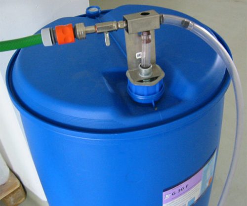 Fassdosierer für 120 und 210 Liter Fässer sowie 600 und 1000 Liter IBCs zur automatischen Verdünnung von Reinigern zwischen 1:5 und 1:180. Durchflussrate 16 l/min.