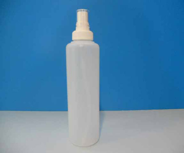 Die 250 ml PE-Flasche mit Feinzerstäuber ist ein zuverlässiges Produkt für den täglichen Gebrauch. Ab sofort hier erhältlich.